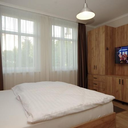 Almasy Apartmanhaz Gyula Exterior photo
