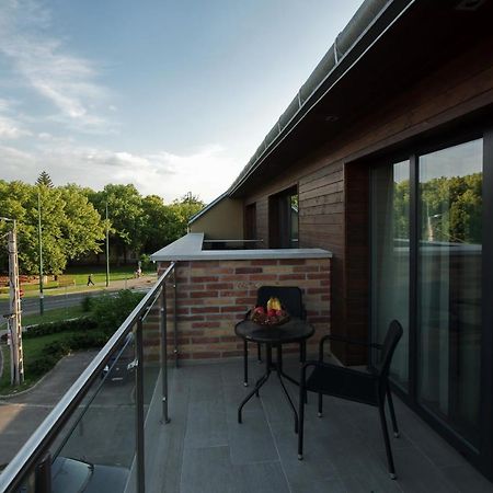 Almasy Apartmanhaz Gyula Exterior photo