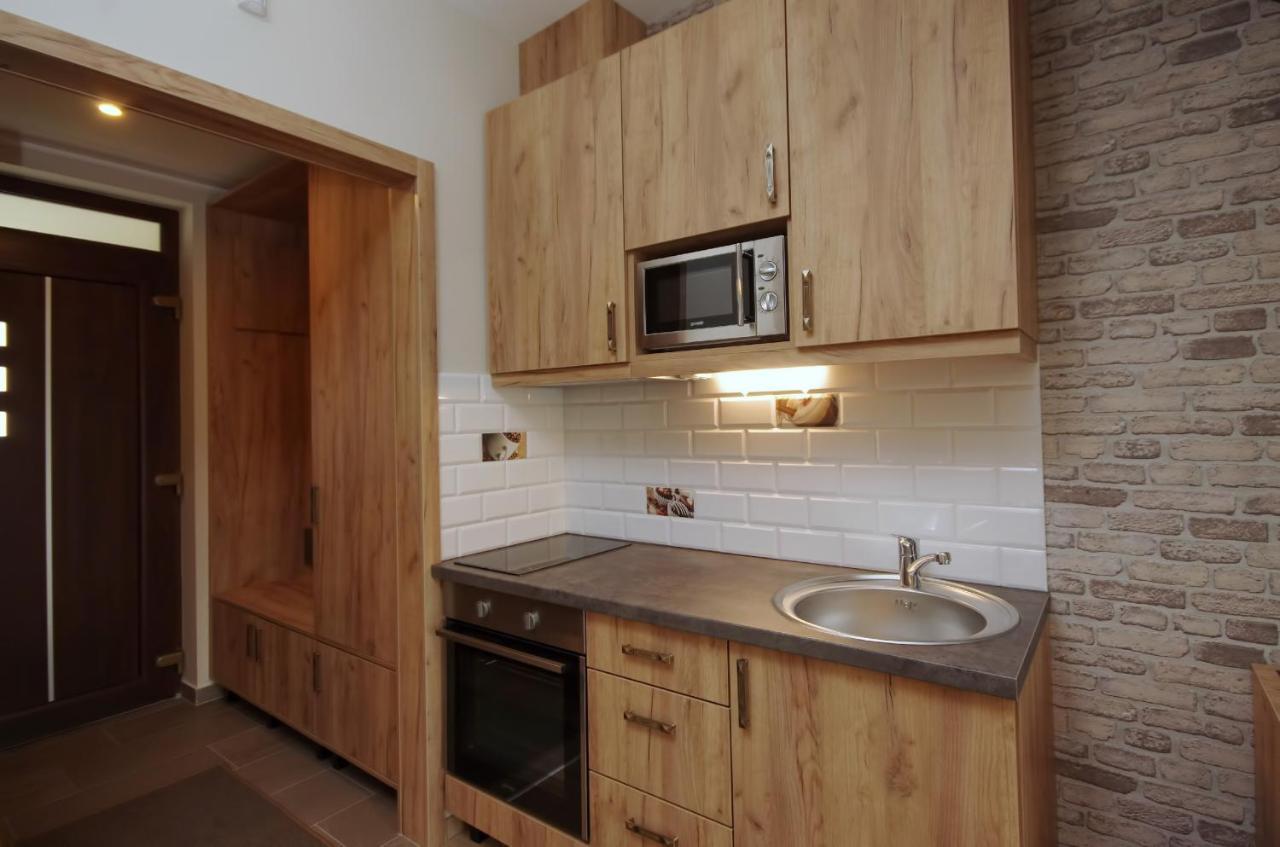 Almasy Apartmanhaz Gyula Exterior photo