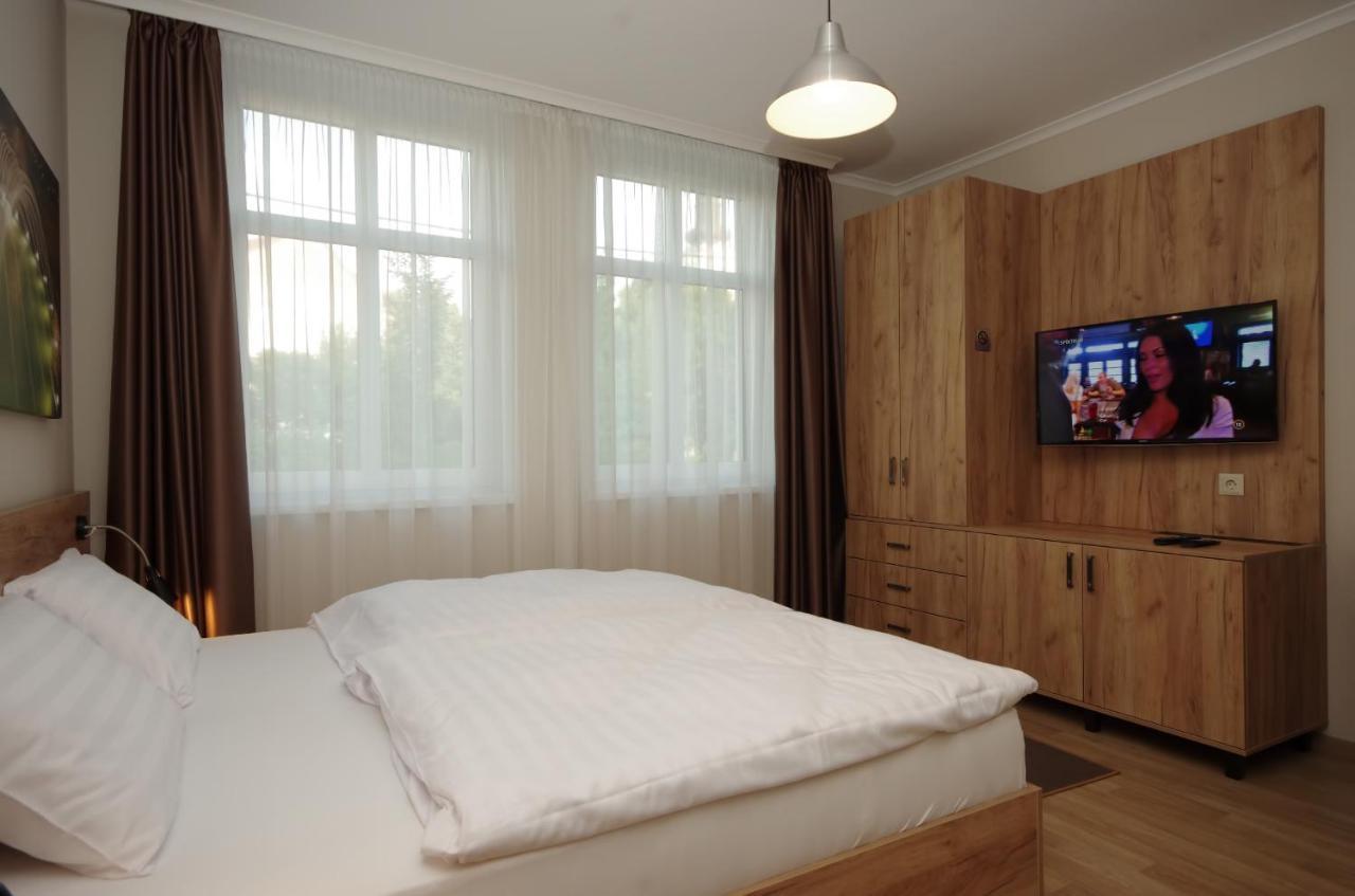 Almasy Apartmanhaz Gyula Exterior photo