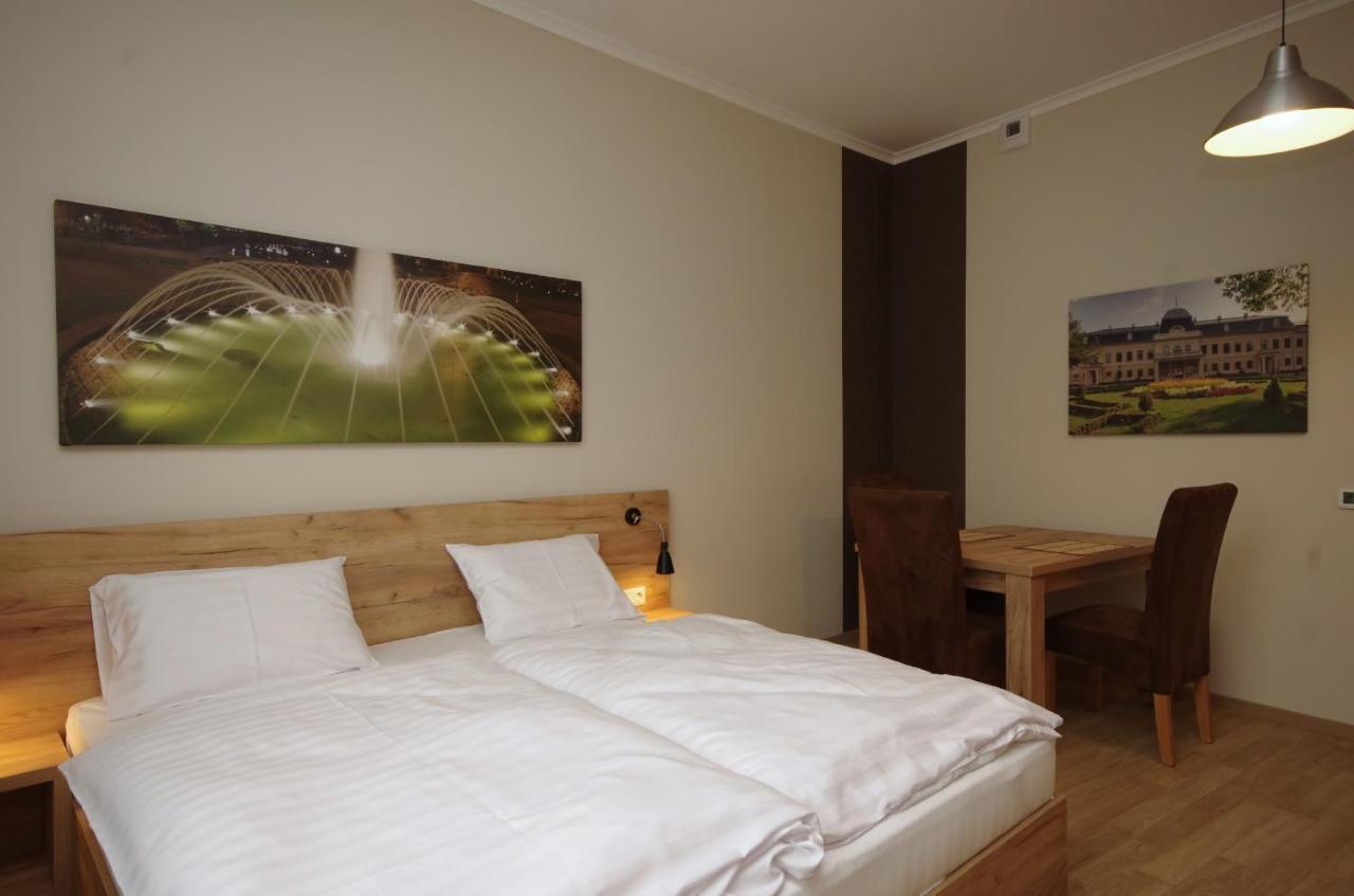 Almasy Apartmanhaz Gyula Exterior photo