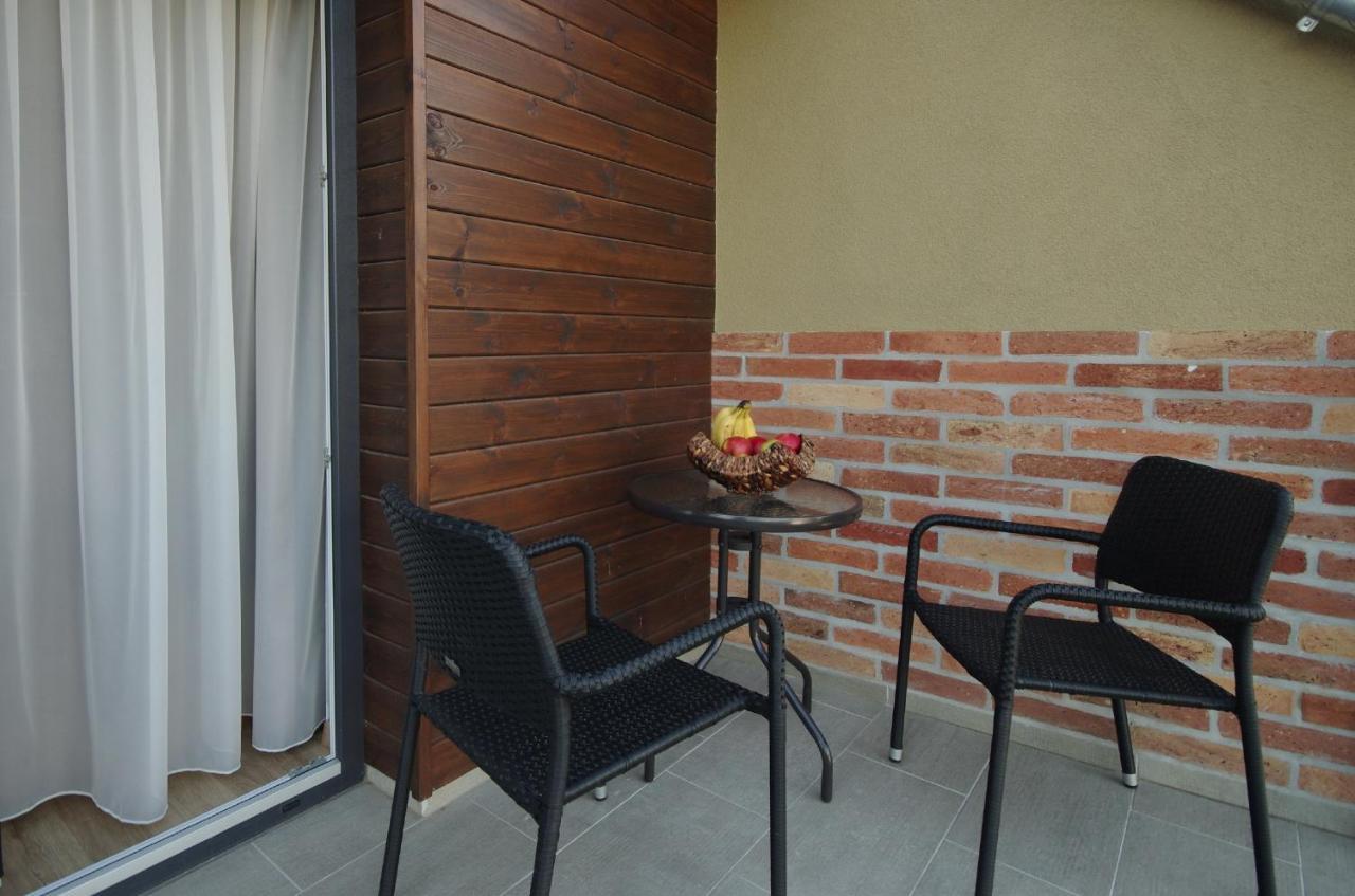 Almasy Apartmanhaz Gyula Exterior photo