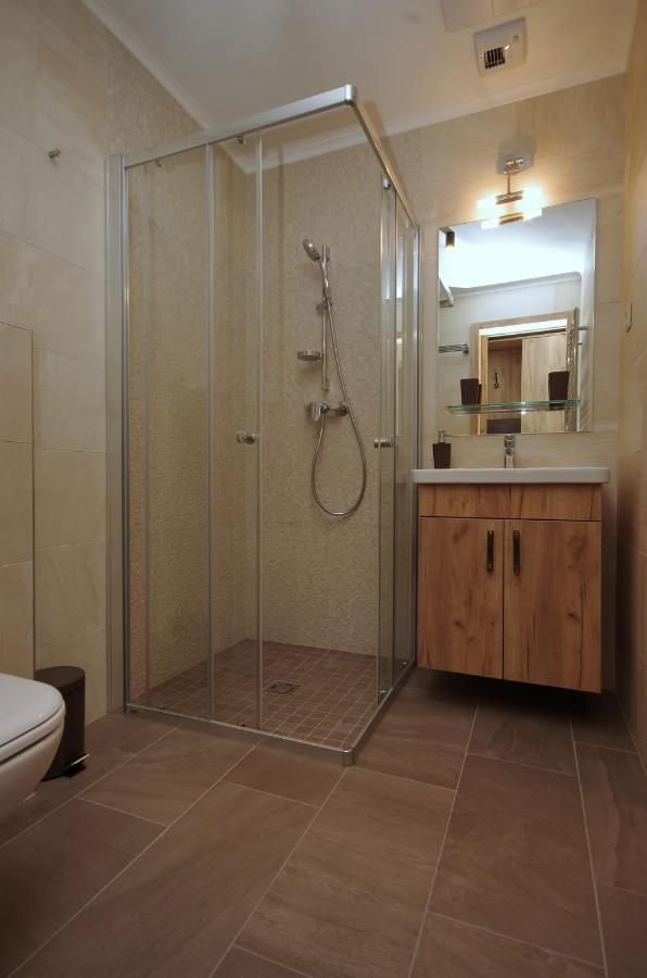 Almasy Apartmanhaz Gyula Exterior photo