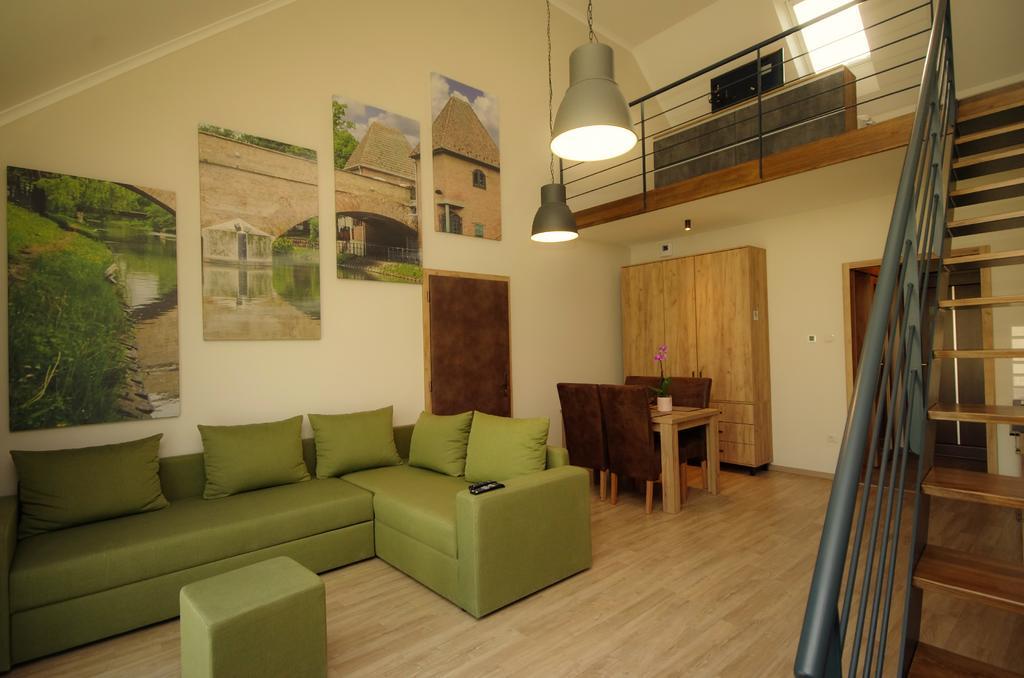 Almasy Apartmanhaz Gyula Exterior photo