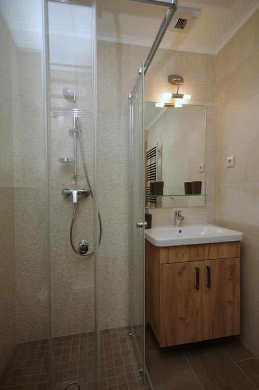 Almasy Apartmanhaz Gyula Exterior photo