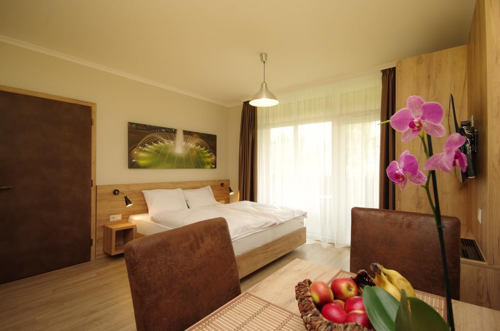Almasy Apartmanhaz Gyula Exterior photo