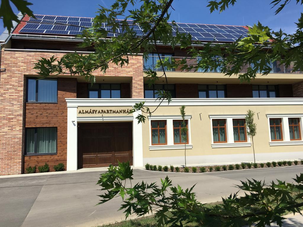 Almasy Apartmanhaz Gyula Exterior photo