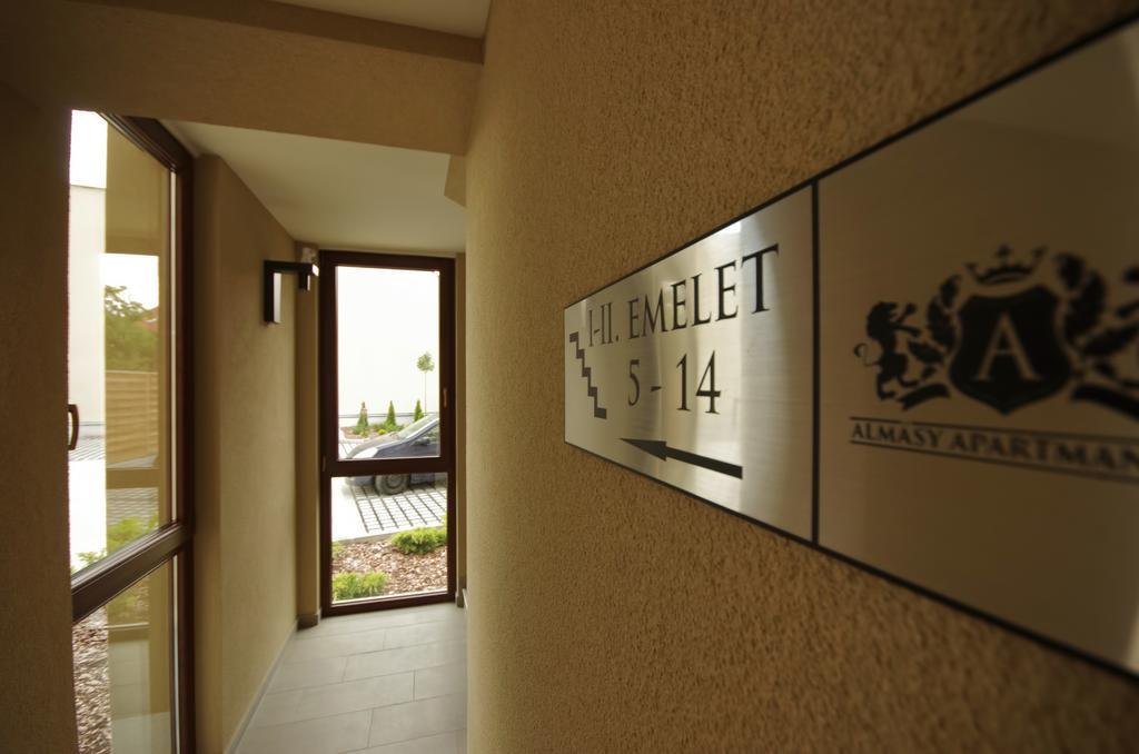 Almasy Apartmanhaz Gyula Exterior photo